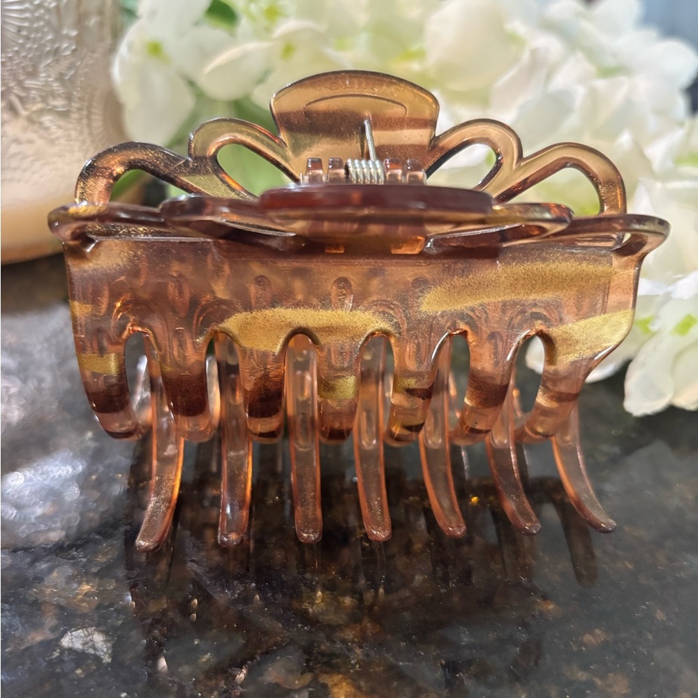 NWOT Large Hair Clip